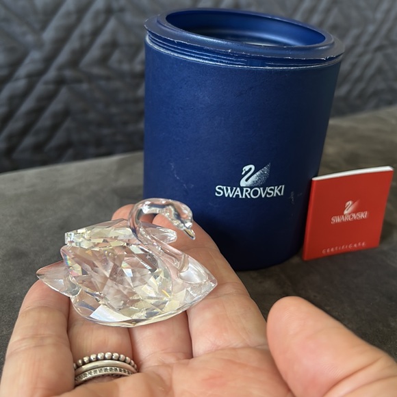Swarovski crystal swan never displayed. Comes with box and certificate - Picture 3 of 4